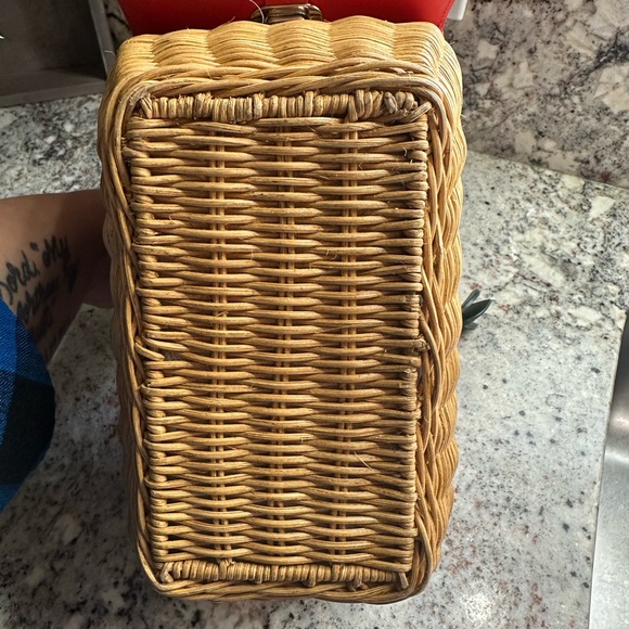 EUC KATE SPADE 3D PICNIC BASKET BAG - Picture 9 of 12